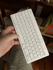 Macally BTMINIKEY, compact Quick-Switch Bluetooth Keyboard