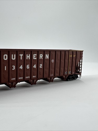 BE Walthers 932-5686 Greeville 7K Wood Chip Hopper Southern 134642 HO - Picture 5 of 10