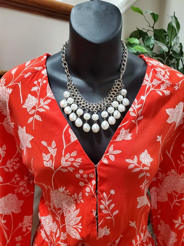 H&M 女式红色花卉 100% 纤维胶 V 领长袖休闲连身裤 8 码 — 第 2/4 张图片