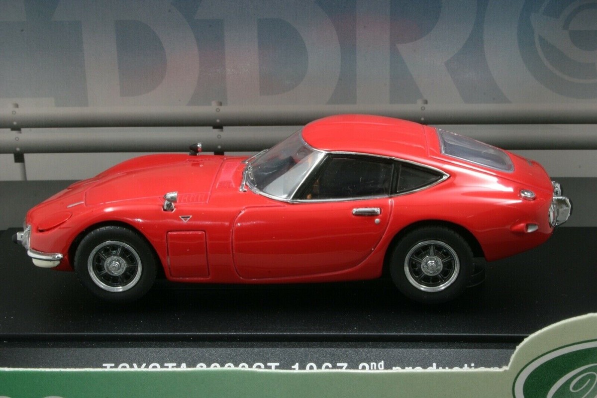 Ebbro 43105 1:43 Scale Toyota 2000 GT (1967) Die Cast Model Car