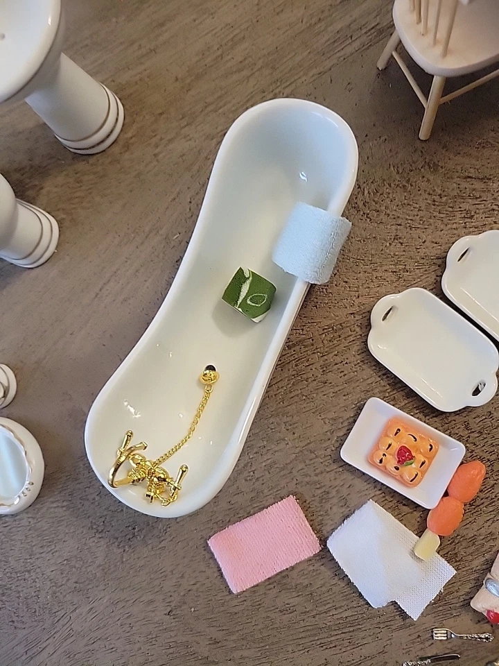 Dollhouse Miniatures 1:12 Scale Porcelain Bathroom + Kitchen & Accessories - Image 3 of 4