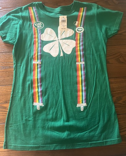 NEW St Patrick's Day Kiss Me Fitted T-Shirt Size L Green Rainbow Suspenders NWT