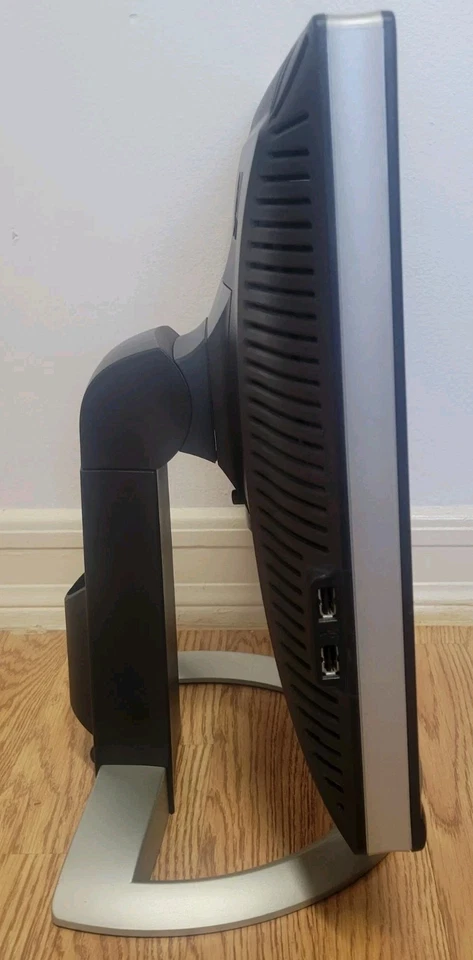 Dell UltraSharp 1905FP 19" LCD Monitor with USB Hub - Image 3 of 4