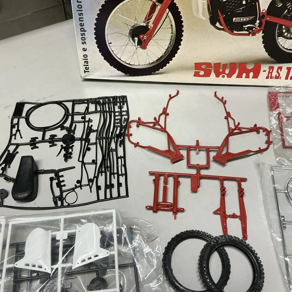 PROTAR SWM R.S. 125 M.C. Moto Modellino 1/9 IN PLASTICA | NUOVO | Kit Da Montare - Immagine 4 di 4