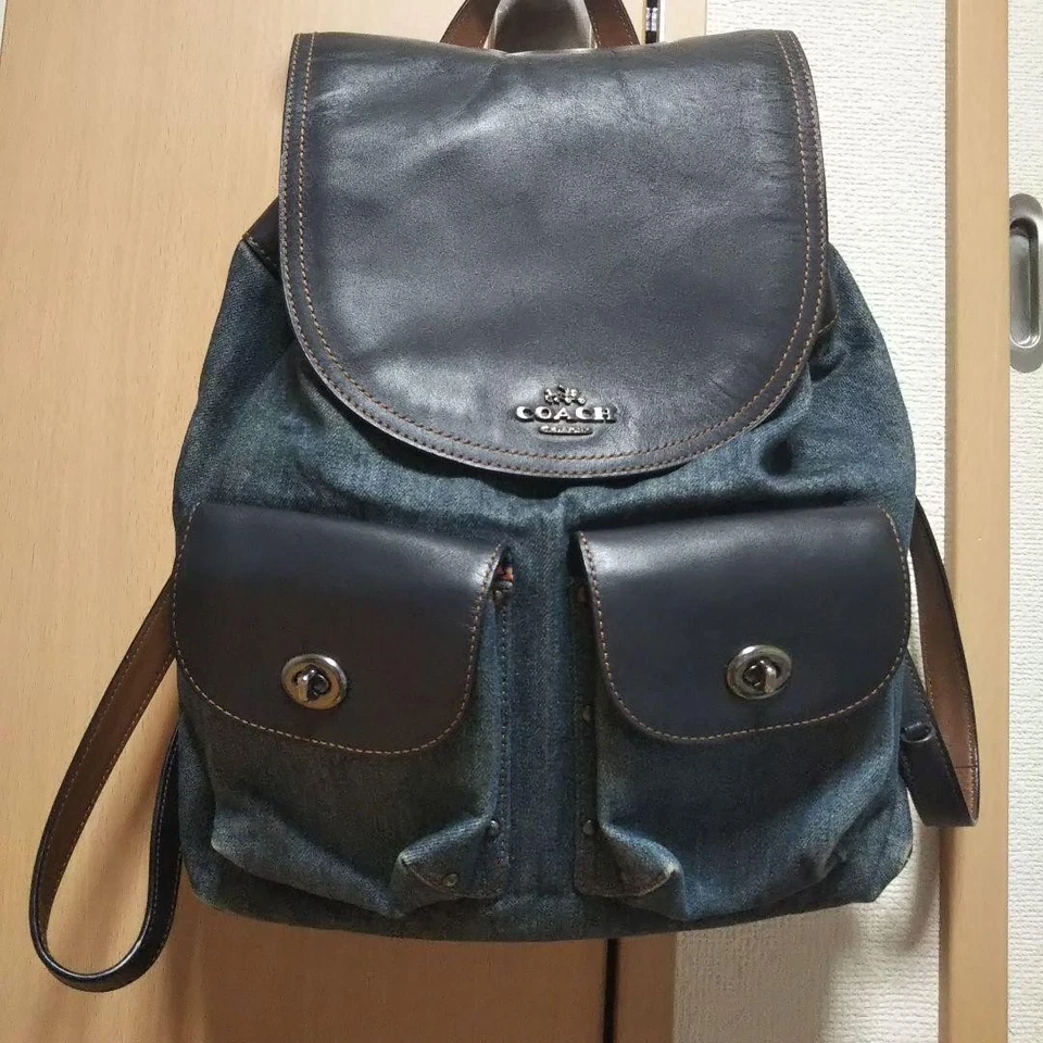 Mochila para mujer COACH con estampado floral interior de mezclilla de cuero negro azul marino Japón Foto 2 de 4