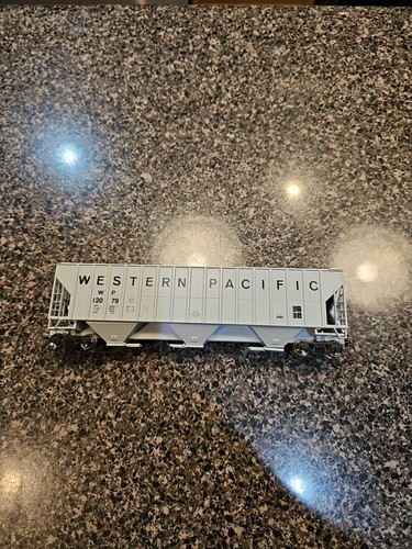 Tolva cubierta Accurail Ho escala 53 ft Western Pacific PS2 # WP 12079 | Zustand: Used