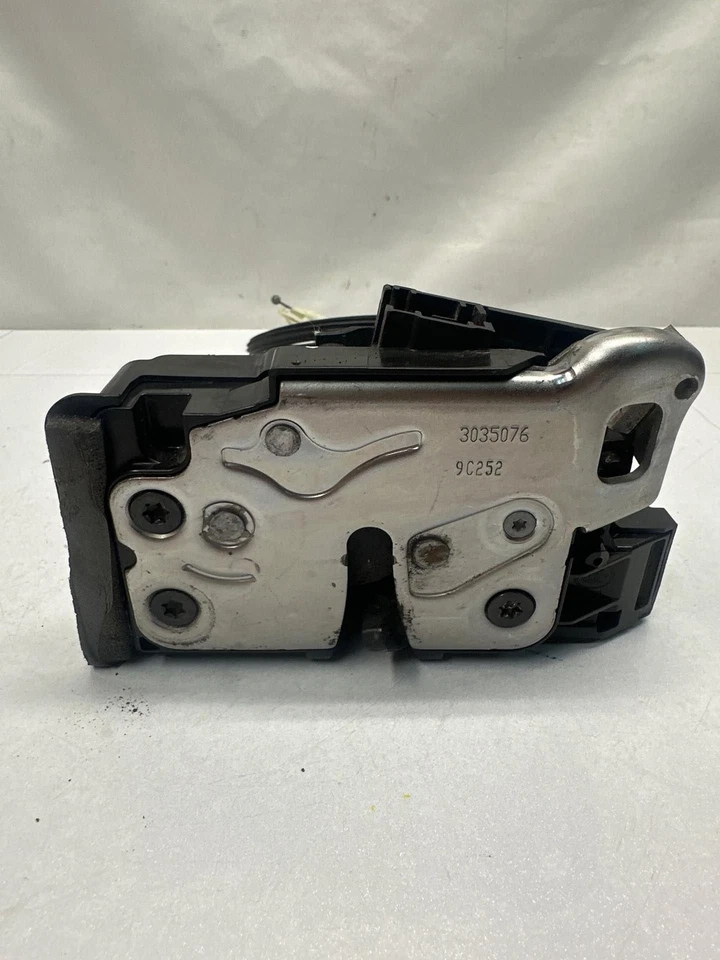 Actuador cerradura puerta Chevrolet Silverado 14 24 delantero derecho pasivo 13528305 Foto 3 de 4