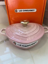 LE CREUSET SHALLOW HEART COCOTTE  WITH GOLD HEART KNOB IN SHELL PINK  NEW/BOX