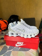 Nike shox numero 43, bianche nuove mai indossate, con scatola danneggiata