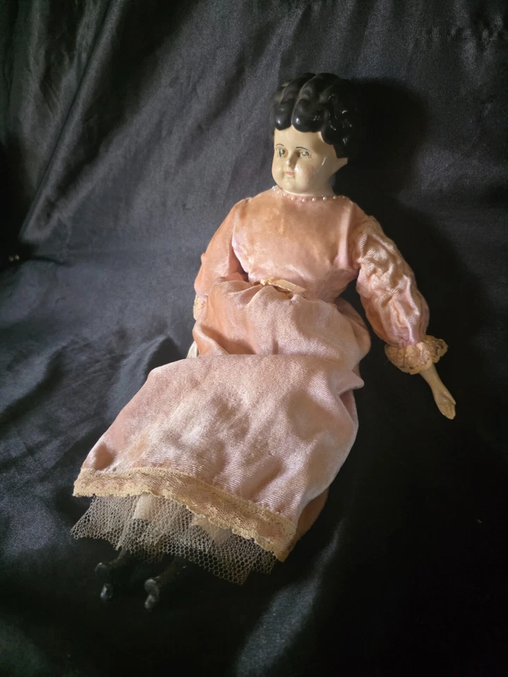 Muñeca Vintage Porcelana Cerámica Cabeza Manos Piernas Ropa Interior Rosa Terciopelo Vestido Foto 2 de 3