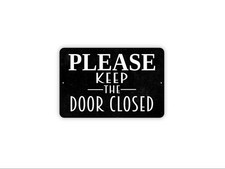 Please Keep The Door Closed Sign   Rustic Property Entry Notice
