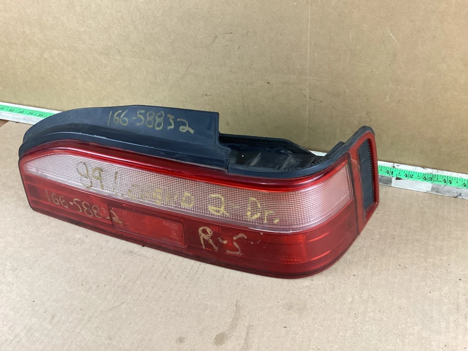 Luz trasera derecha del lado del pasajero Acura Legend 1986-1989 OEM Foto 2 de 4