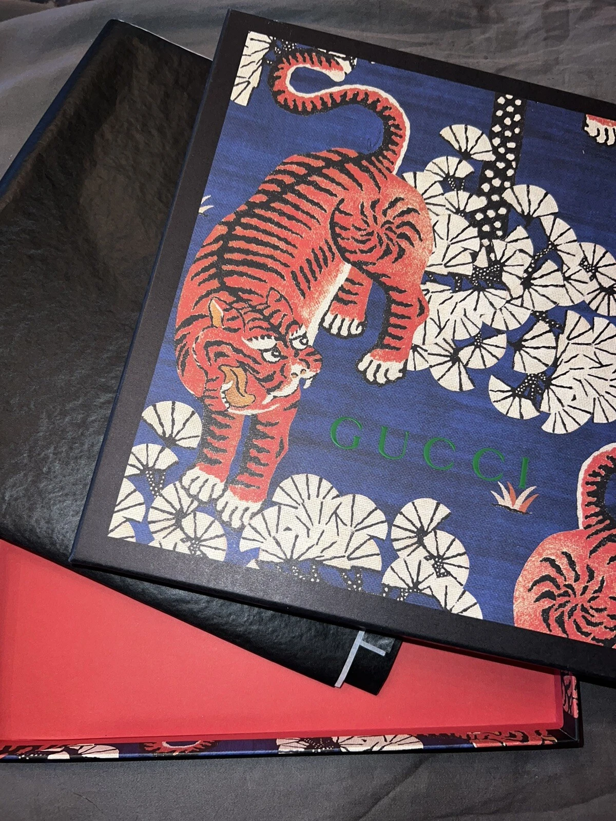 Authentique écharpe Gucci BOITE SEULE édition limitée tigres retraités 9,5