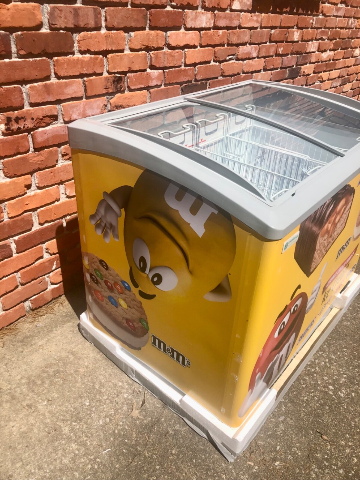 M&M Mars Yellow Excellence VB-4HC 41" Curved Lid Ice Cream Display Freezer - NEW