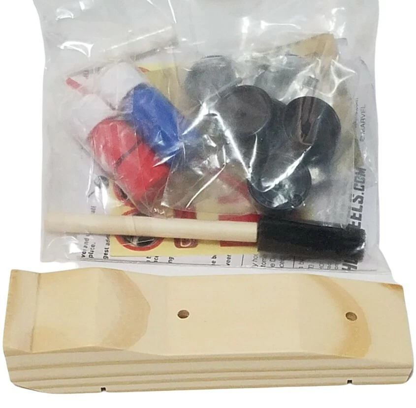 Hot Wheels Marvel Captain America Real Wood Build & Customize Wood Racer (6+) Foto 2 de 4