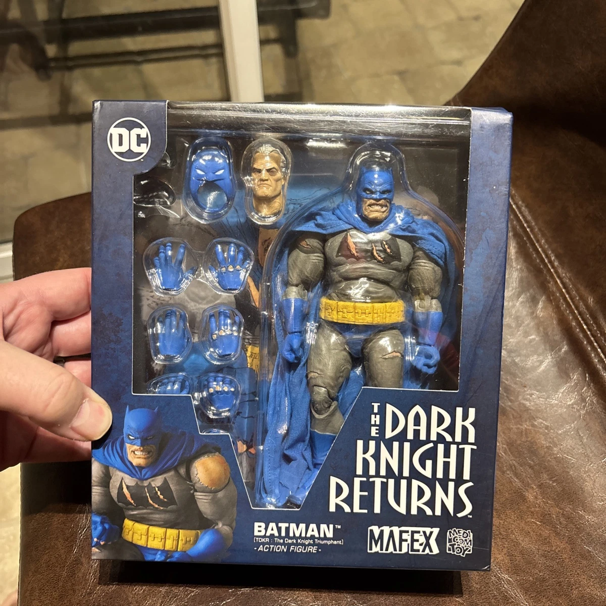 McFarlane DC Multiverse Batman Battle Damage (The Dark Knight Returns) – Figura 17,8 Cm – Edizione Collezionisti #21