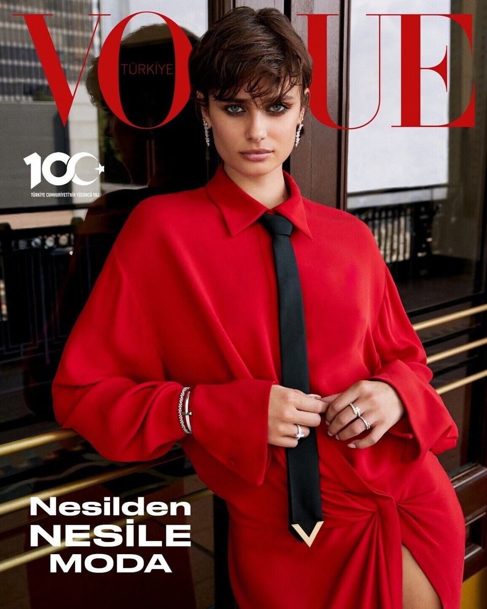女性情報誌 Vogue Turkey October 2023 Taylor Hill Vogue Türkiye Turkey Magazine Turkish Taylor Hill October 2023 100