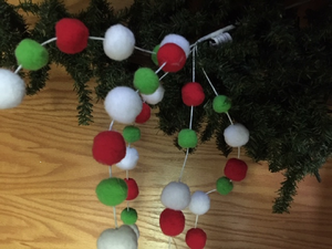 Pier 1 Imports Nwt Lot Of 4 Pom Pom Christmas Tree Picks Ornaments