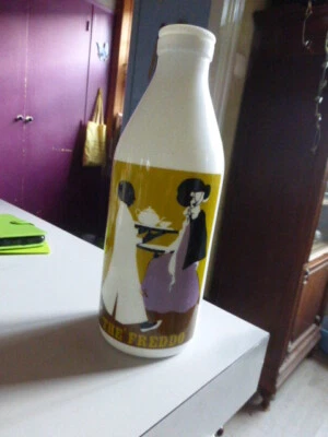 Bouteille Publicitaire Vintage thé FREDDO italie ......opaline blanche ??? - Photo 1/4