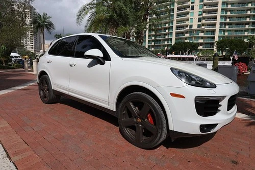 2018 Porsche Cayenne Platinum Edition Image 1 of 2