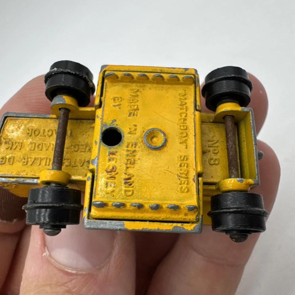 Matchbox Lesney Matchbox #8 Caterpillar D8 Tractor - 1964 Vintage - No track - Image 4 of 4