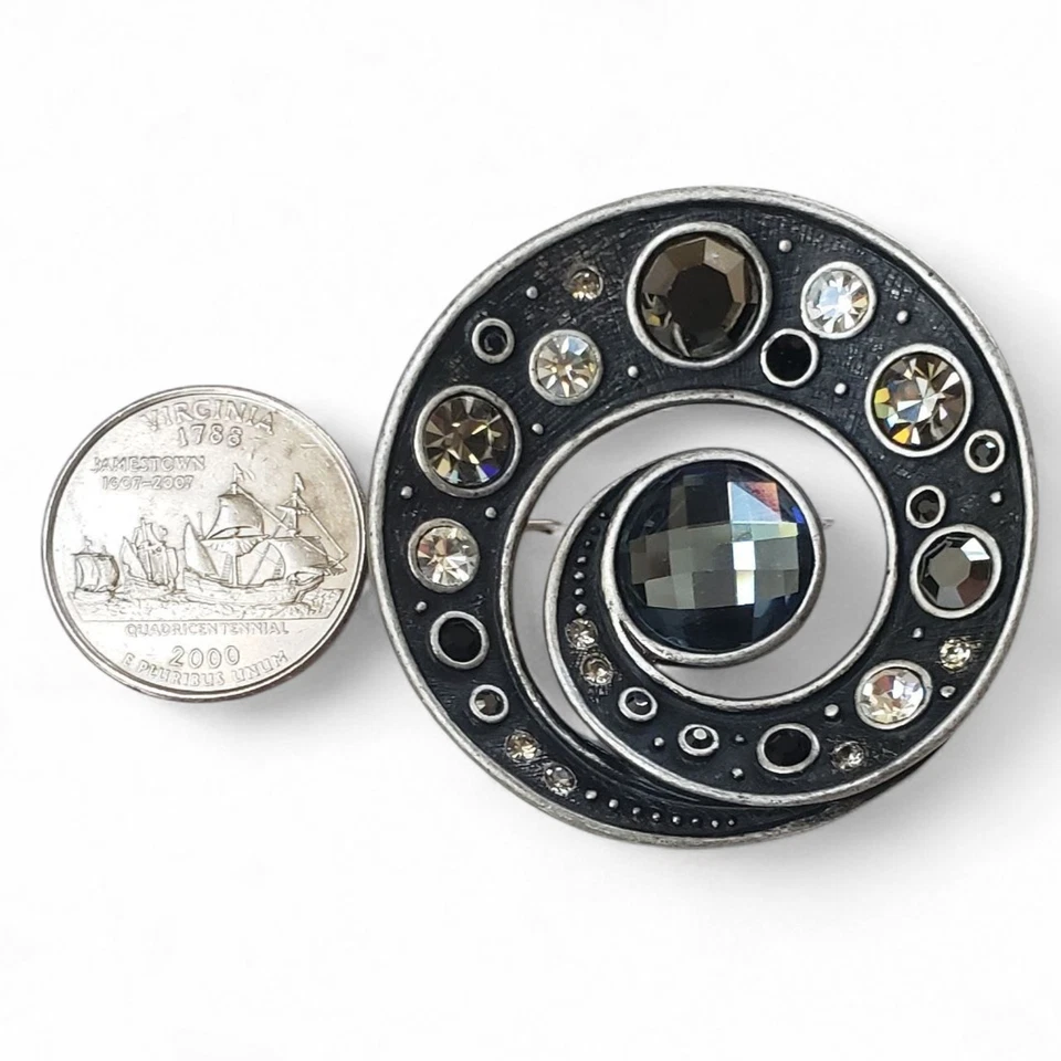 Broche Vintage Lia Sophia Redondo Calado Vidrio Estrás - Tono Plateado Foto 2 de 4