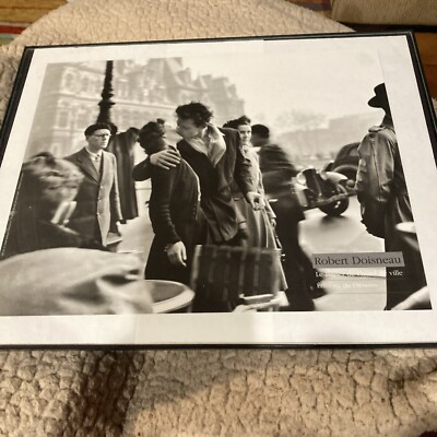ROBERT DOISNEAU Le Baiser De L'hotel De Ville Editions du Desastre