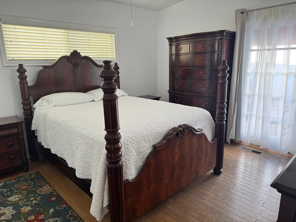 Hickory & White Rosehill Collection Queen Bedroom Ensemble - Image 2 of 4