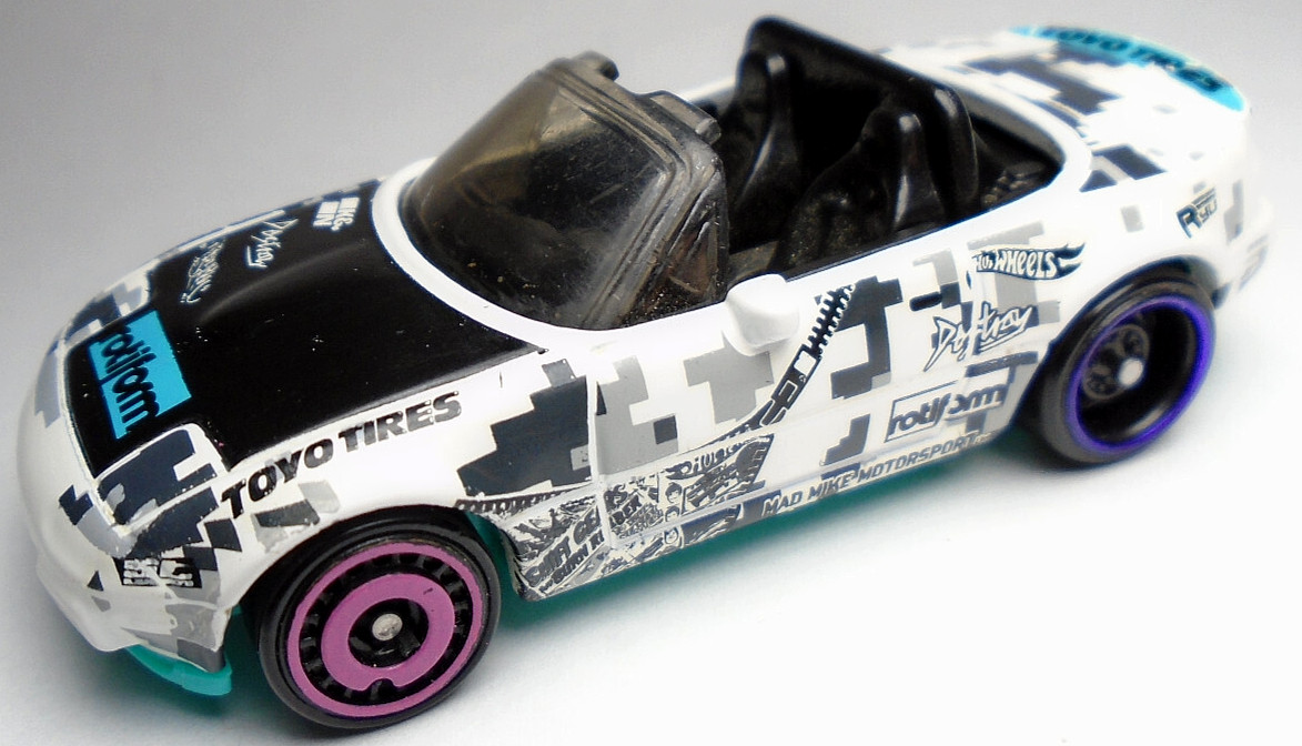 2021 HOT WHEELS '91 MAZDA MX-5 MIATA WHITE 1:64 DIECAST 2 5/8" CAR W GRAY BLACK