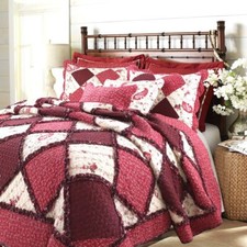 3 Piece Patchwork Garden Floral Theme Quilt Set Full/Queen Size Featuring