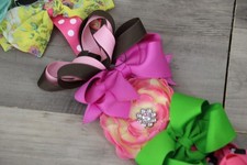 Lot of 18 Handmade Girls Hair Bows Ribbon Clips Barrettes w/ Hanging Holder