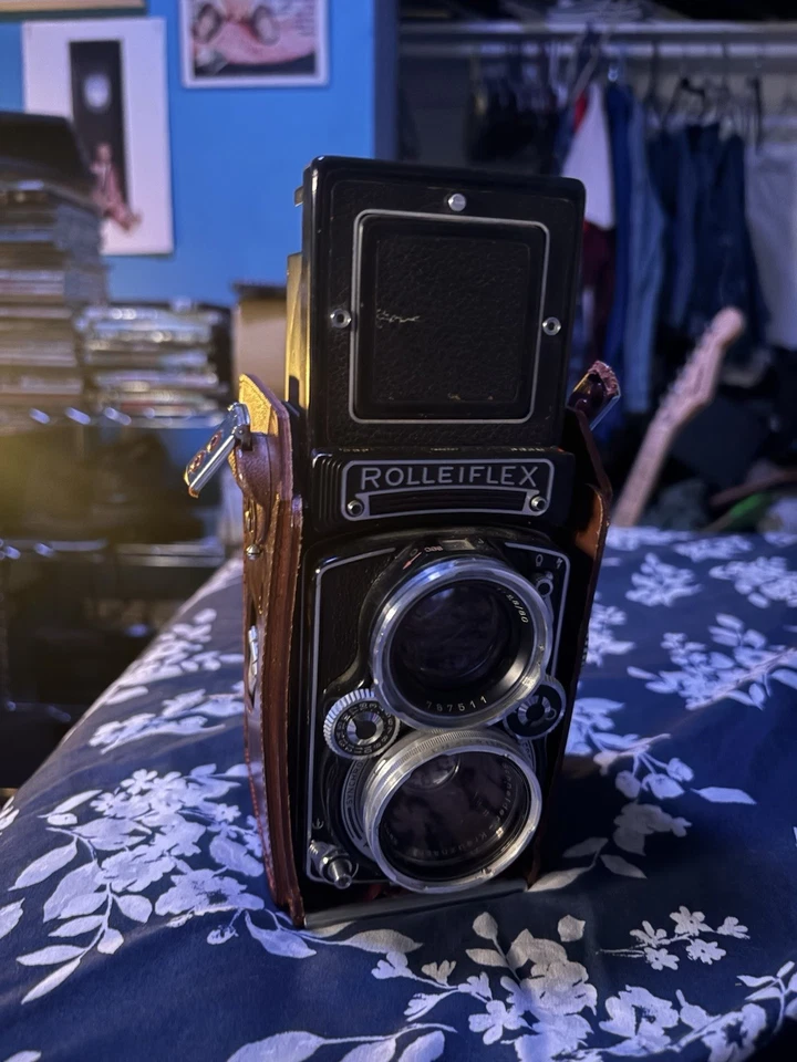 Rolleiflex 2.8E, tiene película dentro Foto 3 de 4