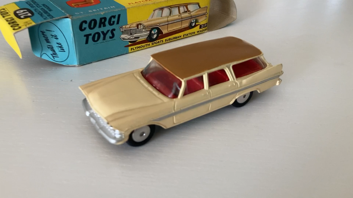 CORGI TOYS NEAR MINT PLYMOUTH SPORTS SUBURBAN STATION WAGON No.219