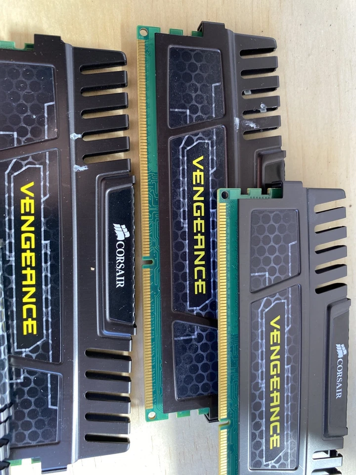 Corsair Vengeance 16GB (4 x4GB) DIMM DDR3 1600 PC3-12800 CMZ8GX3M2A1600C9 - Image 2 of 4