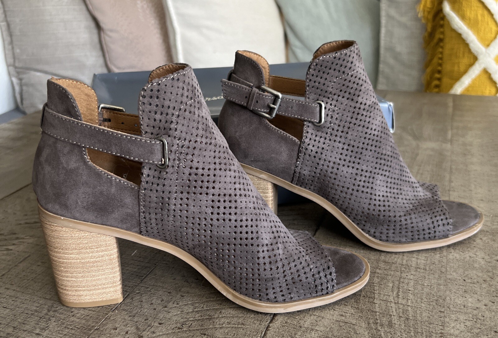Universal Thread Lizzy Microsuede Bootie Gray Siz… - image 4