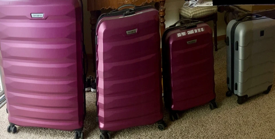 Bagagem Samsonite cor rosa 3 peças capa dura, 1 cinza sem marca pequena bagagem de mão. - Imagem 4 de 4