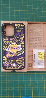 Rhinoshield L.A. Lakers - Graffiti NBA SolidSuit Hülle für iPhone 14 Pro Max