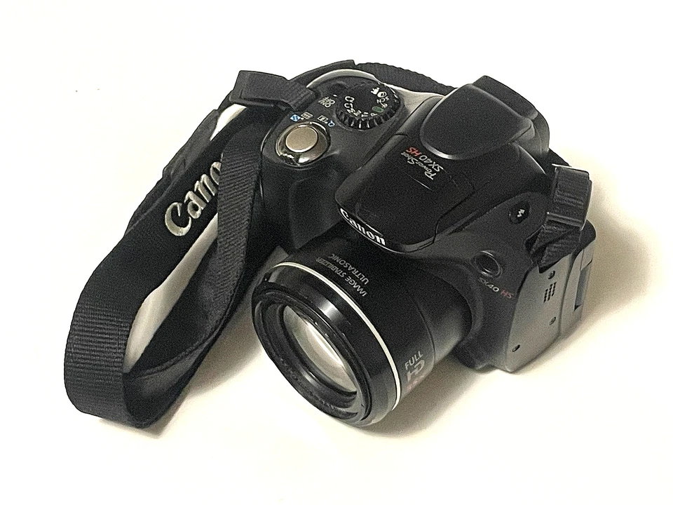 Canon PowerShot SX40 HS 12.1MP 35x Zoom Digital Camera w/ 2 Batteries + Charger - Image 2 of 4