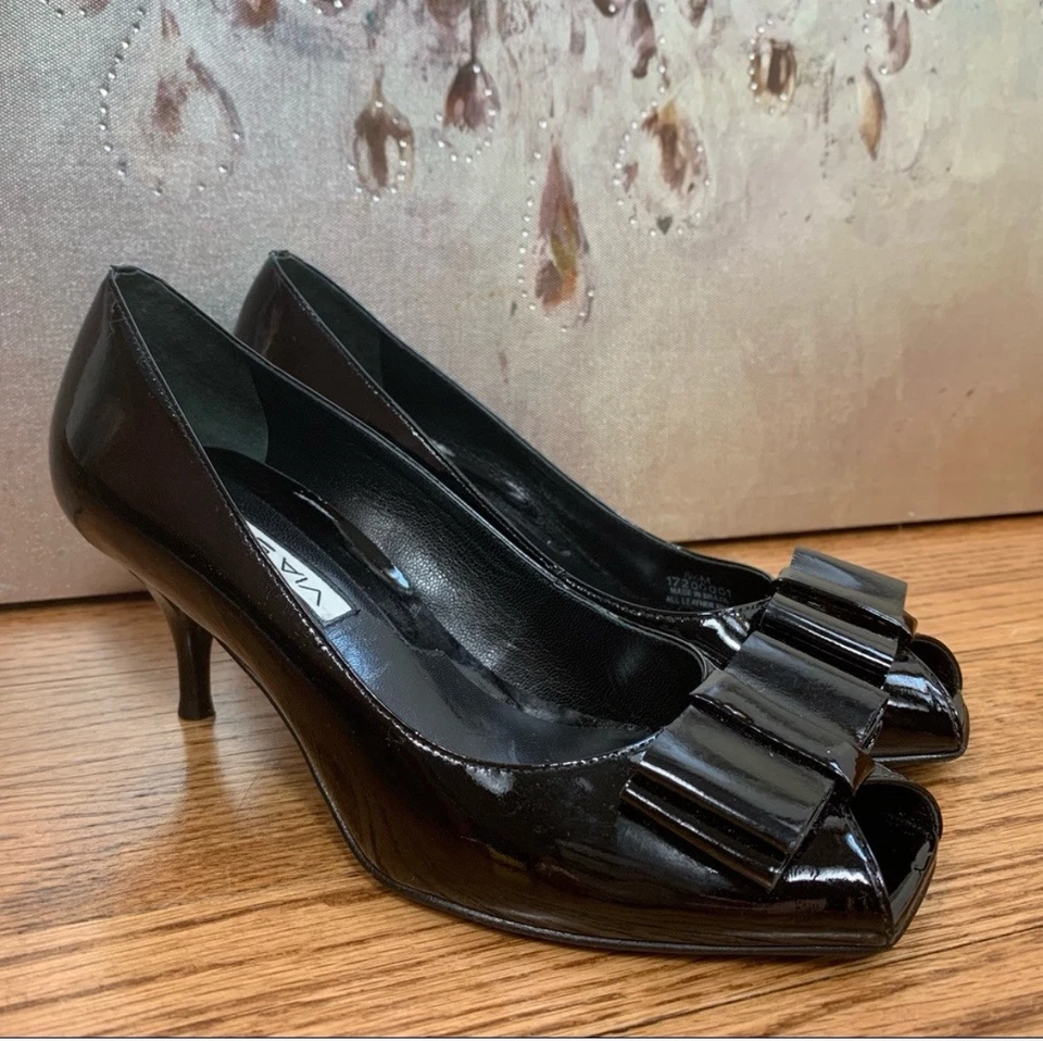 Via Spiga Nikole 55 charol arco delantero gatito tacones talla 5,5 Foto 2 de 4