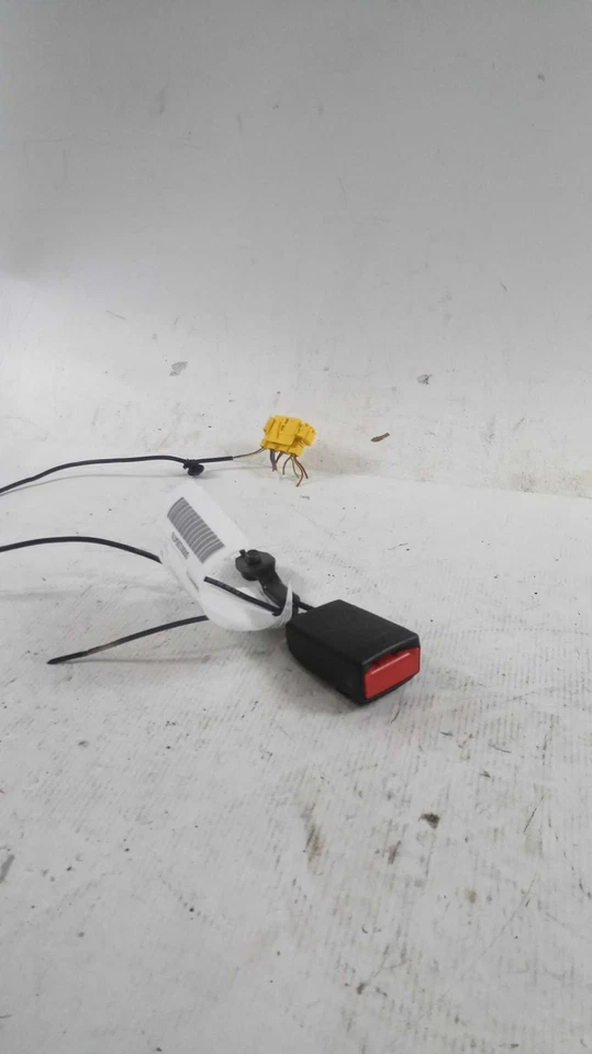 2015 Mercedes-Benz GLA-Class OEM White Seat Belt 2468600900 135K Miles Foto 2 de 3