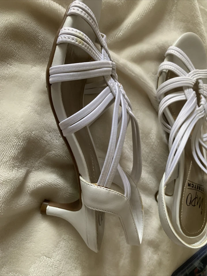 Sandalias blancas Impo para mujer 6 medianas (B,M) Foto 3 de 4
