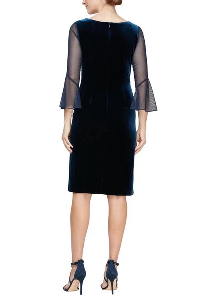 Vestido Vaina Alex Evenings Imperial Azul Ilusión Embellecido Terciopelo 10 $169 Foto 2 de 2