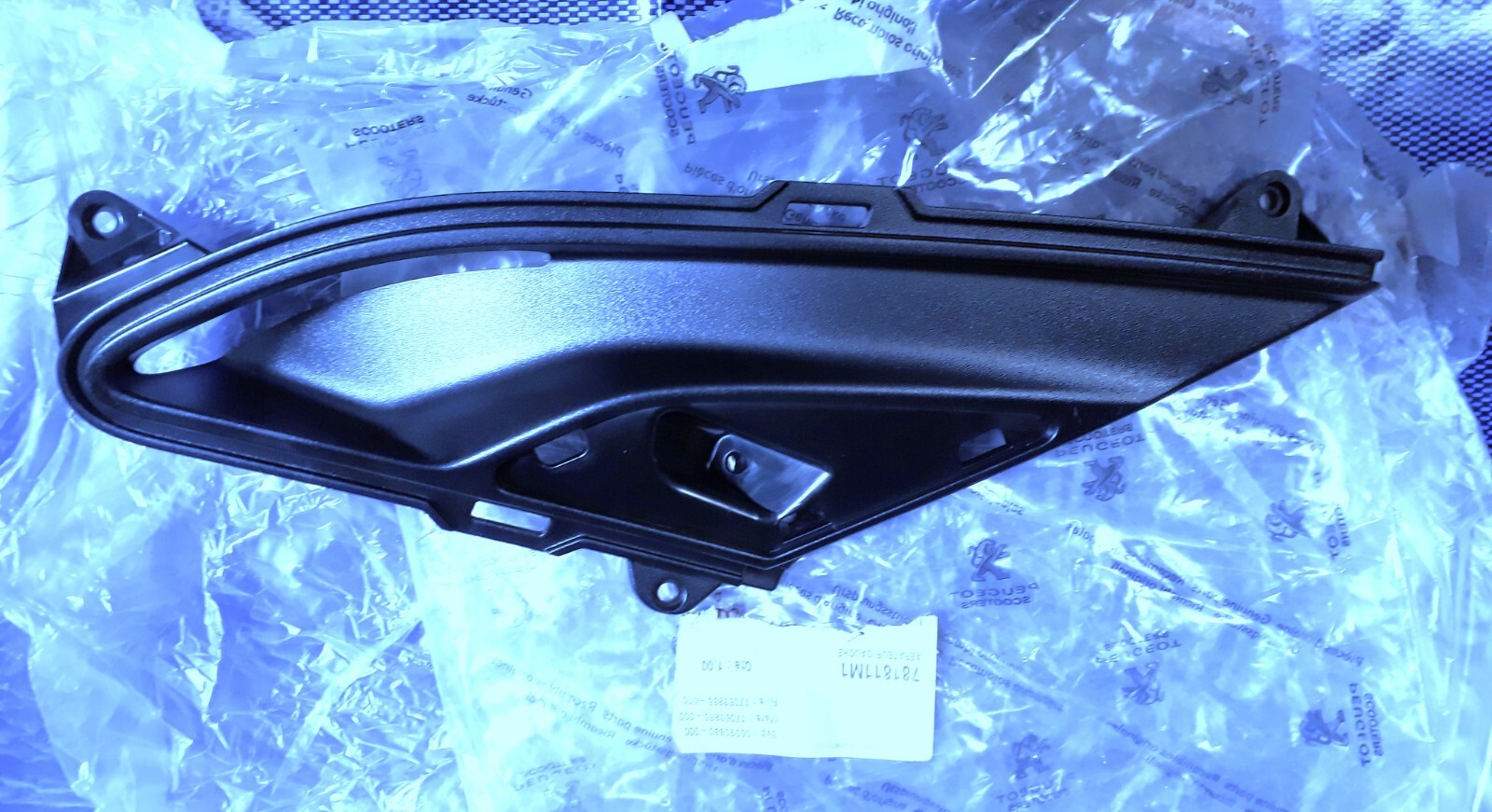 Cache aérateur côté gauche Peugeot Metropolis 400 pièce carrosserie
