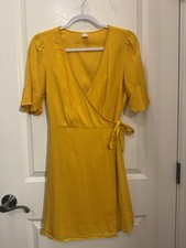 Old Navy Yellow Solid Wrap Dress Size XS Short Puff Sleeve V-Neck Tie Short