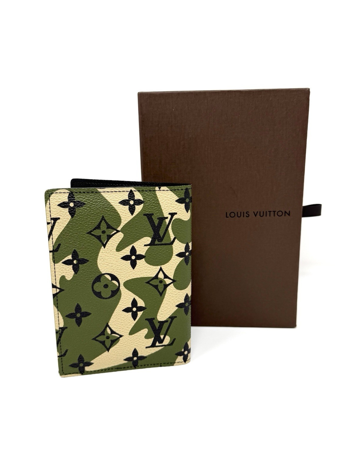 Louis Vuitton Takashi Murakami Monogramouflage Passport Holder Limited Edition image 3