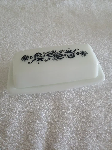 Vintage Pyrex Milk Glass OLD TOWN BLUE ONION Stick Butter Dish w/Lid