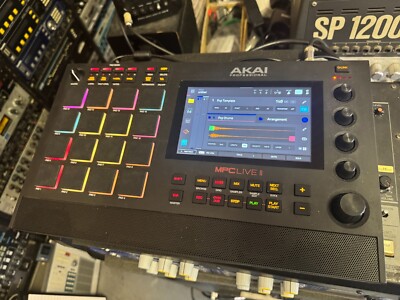 Akai Professional MPC Live II Drum / Sampler / MPCLIVE 2 MINT