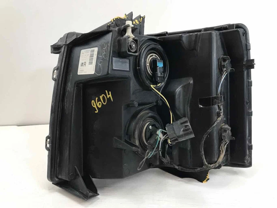 Rh Passenger Headlight Assy 25962805 Broken Tabs! Fits CHEVY SILVERADO 2007-2013 - Image 4 of 4