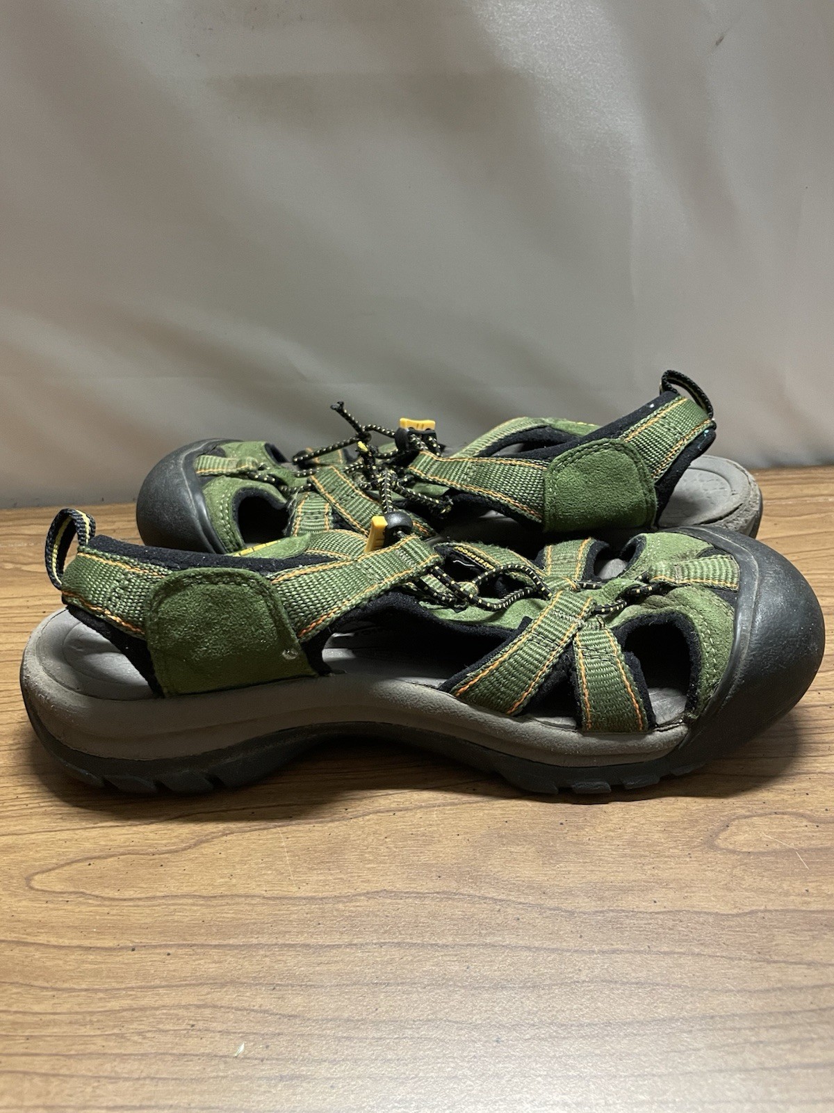 Sandali Keen acqua ed escursionismo taglia US 9 5 verde e grigio plantare metatomico