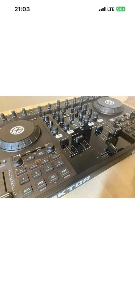 Native Instruments Traktor Kontrol S4 MK2 DJ-Controller - Schwarz - Bild 2 von 4